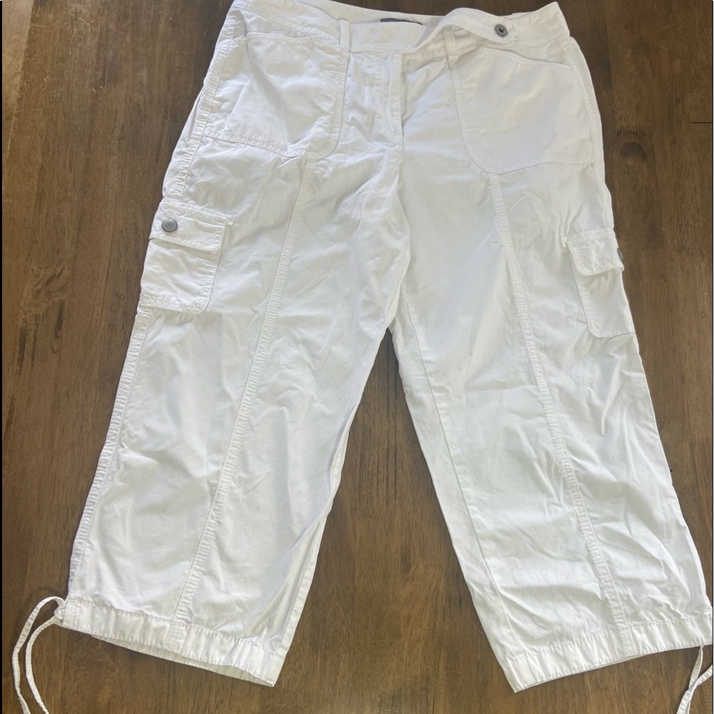 Anne Taylor Signature Fit White Cargo Capris - Picture 5 of 10